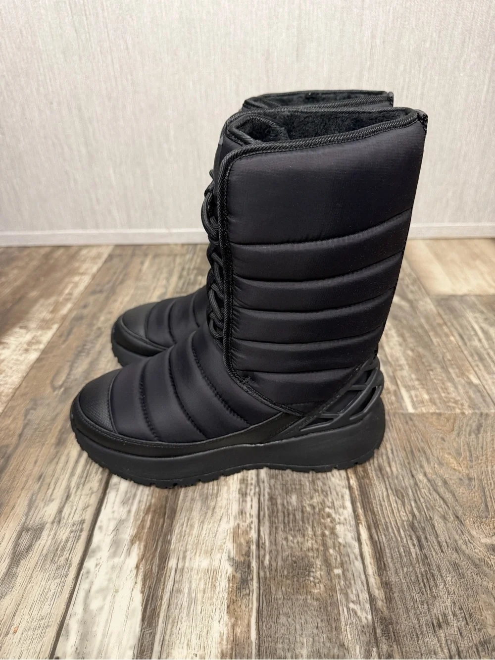 Women’s Black Insulated Winter Boot Size 7